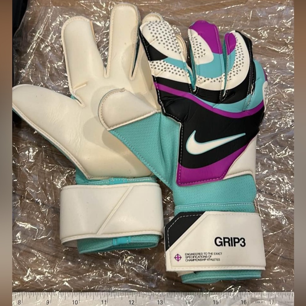 Nike Adult Vapor Grip 3 Blue and Pink Soccer Goalkeeper Gloves. Size 8.